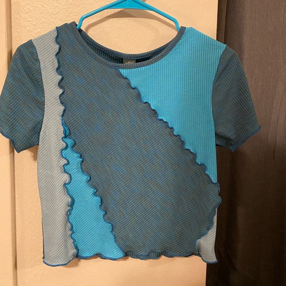 B1G1 FREE Crop Top